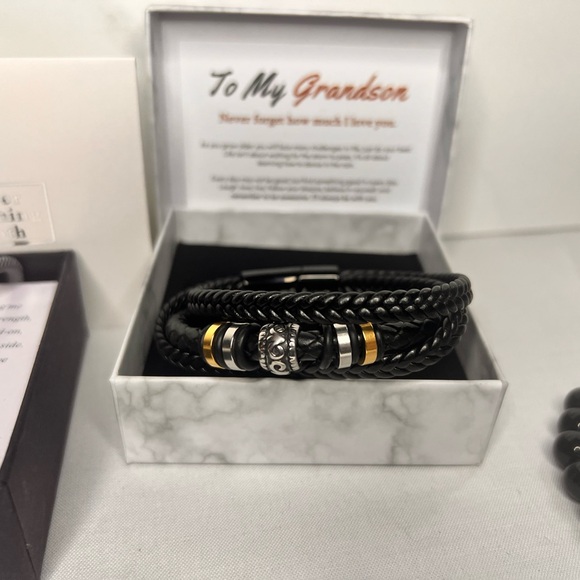 Accessories Lot - Picture 2 of 8